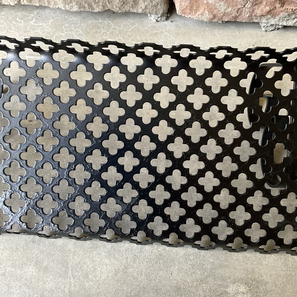 Vintage Mid-Century Modern Metal Rectangular Open Quatrefoil Wall Shelf - Picture 6 of 11